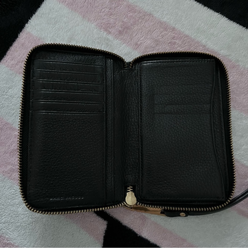 Marc Jacobs Wallet - Picture 3 of 5